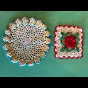 Doilies crocheted vintage